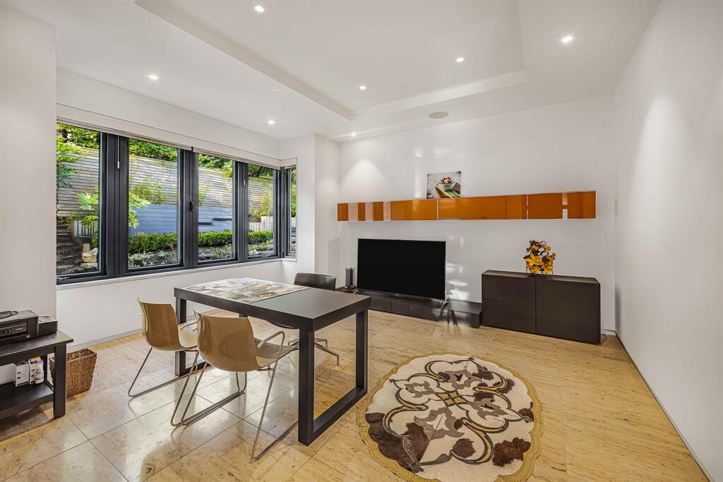 6 bedroom detached house for sale in Bowdon, Altrincham, WA14